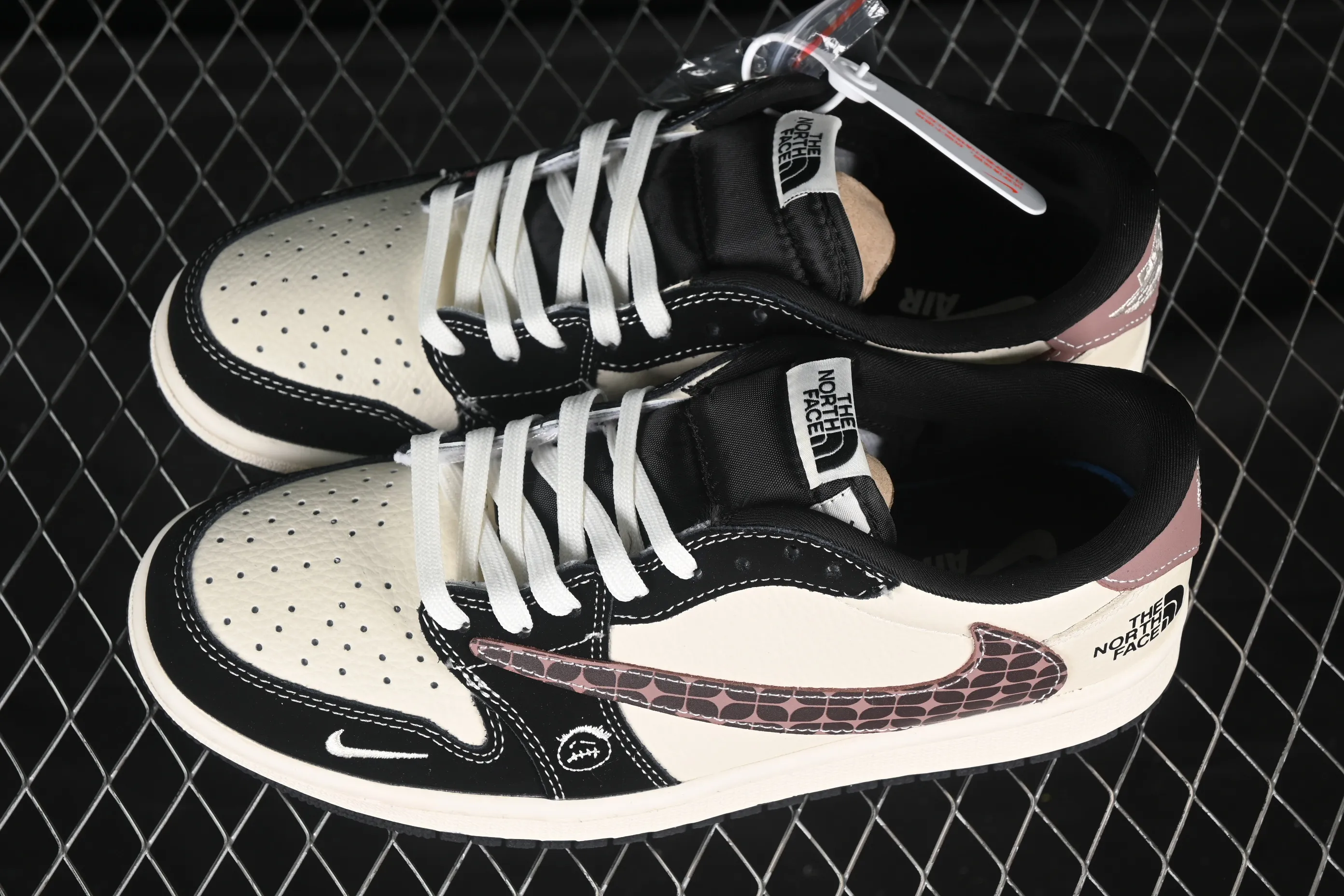 All categories Air Jordan Jordan series basketball shoes Air Jordan 1 Low high-end customized low-top sneakers Travis Scott x Fragment Design x Air Jordan 1 Low OG SP AJ1 North Face co-branded beige checkered low-top cultural casual sneakers XS2024-036